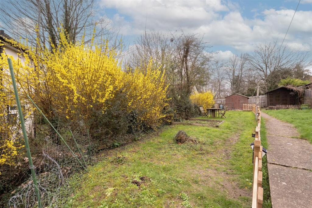 Additional image 11 of Pickford Hill, Harpenden