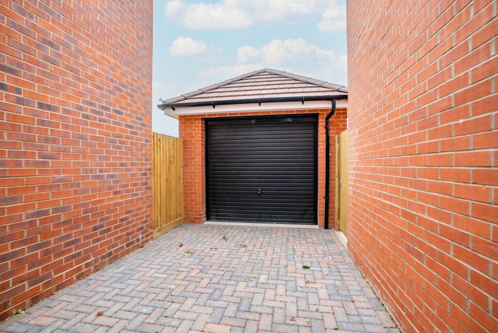 Additional image 10 of Cane Drive, Hanstead, Bricket Wood, St. Albans, Hertfordshire, AL2