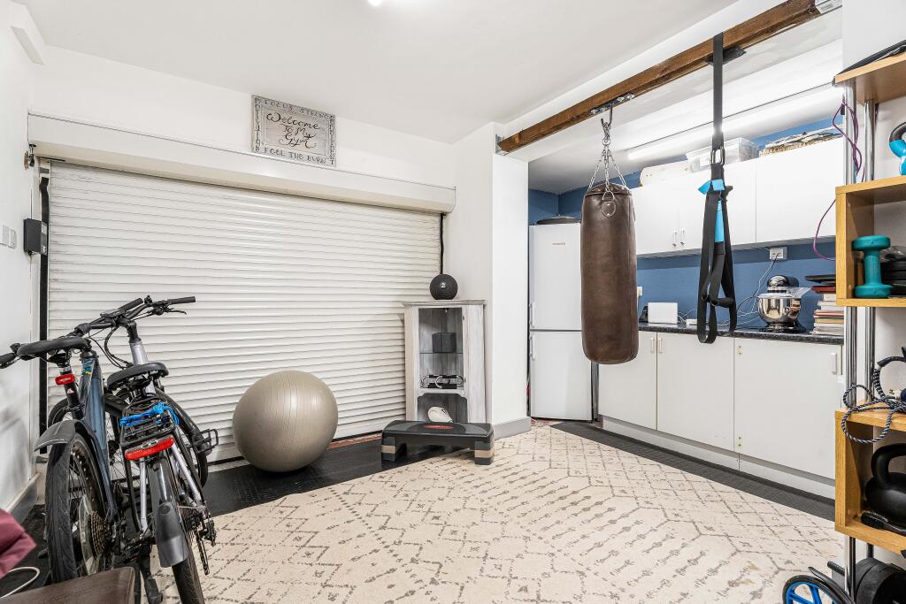 Additional image 20 of Great North Road, Welwyn, AL6