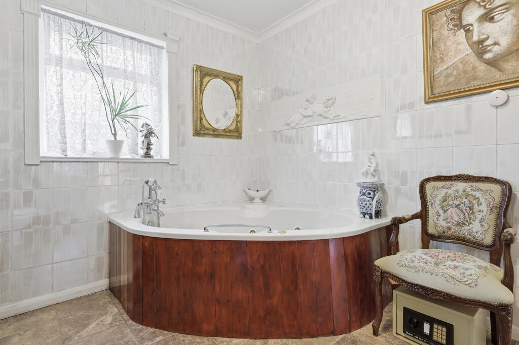 Additional image 20 of Mount Drive, Park Street, St. Albans