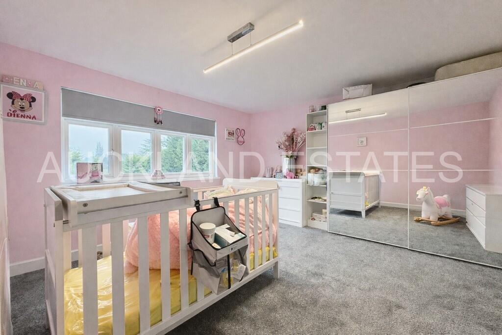 Additional image 16 of Swanland Road, Brookmans Park