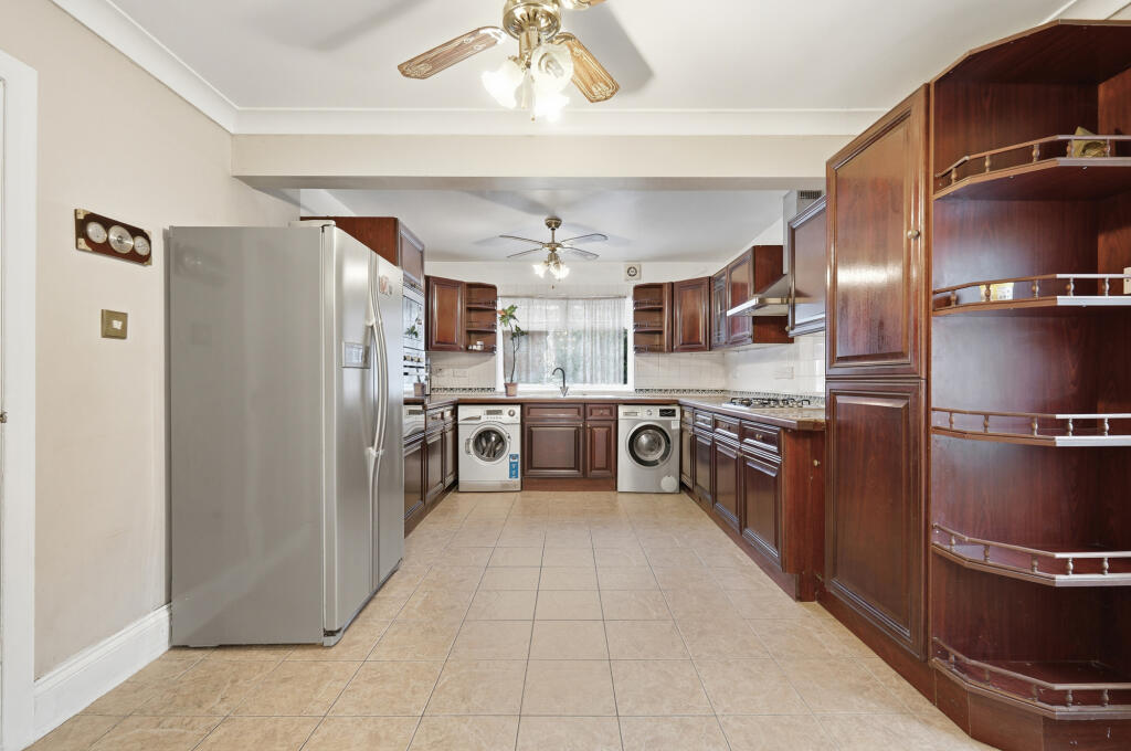 Additional image 7 of Mount Drive, Park Street, St. Albans