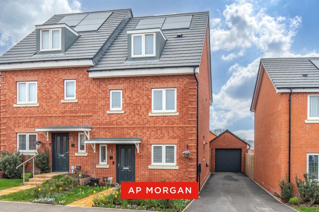 Cedar Road, Bromsgrove, Worcestershire, B61