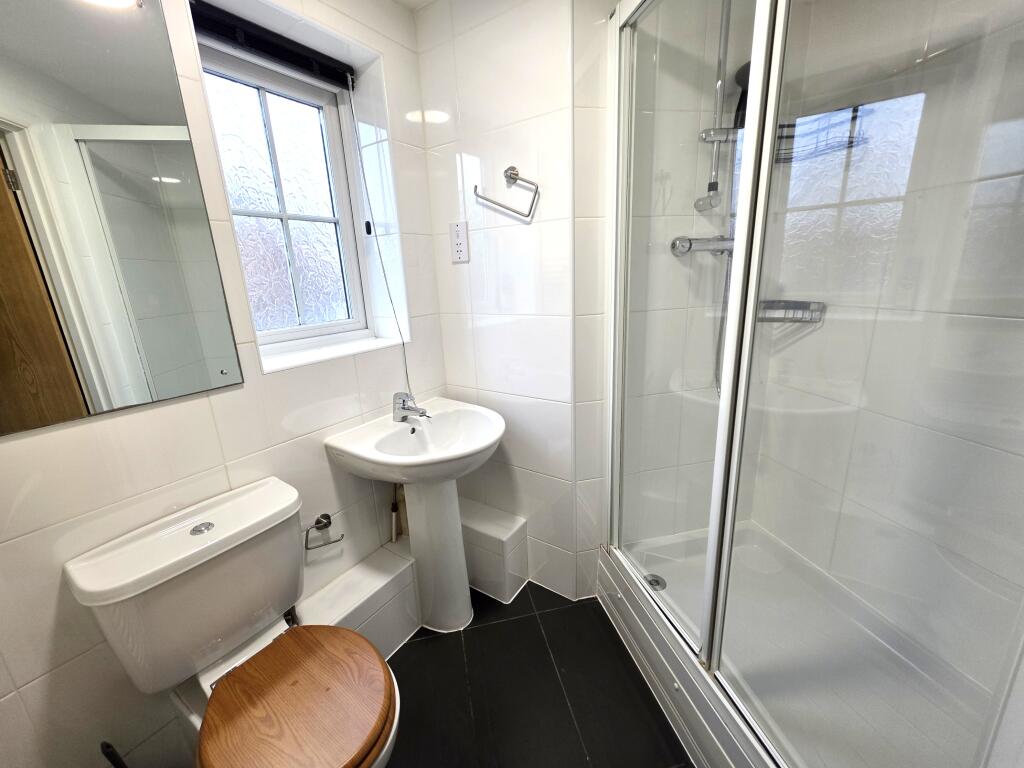 Additional image 10 of Great North Road, HATFIELD