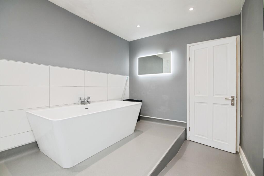 Additional image 18 of Manor Lane, Halesowen