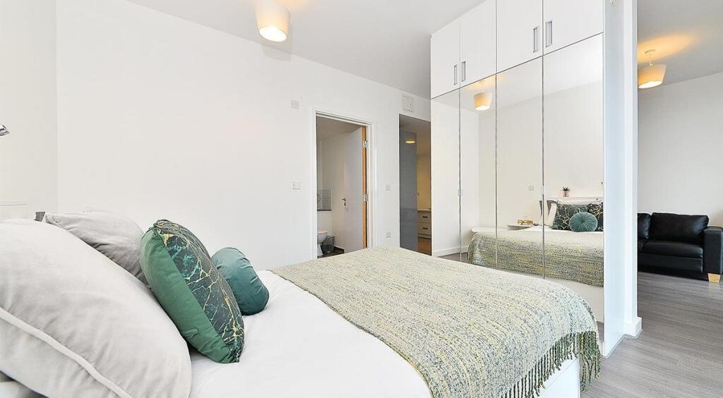 Additional image 45 of Birmingham | Student | September | B5