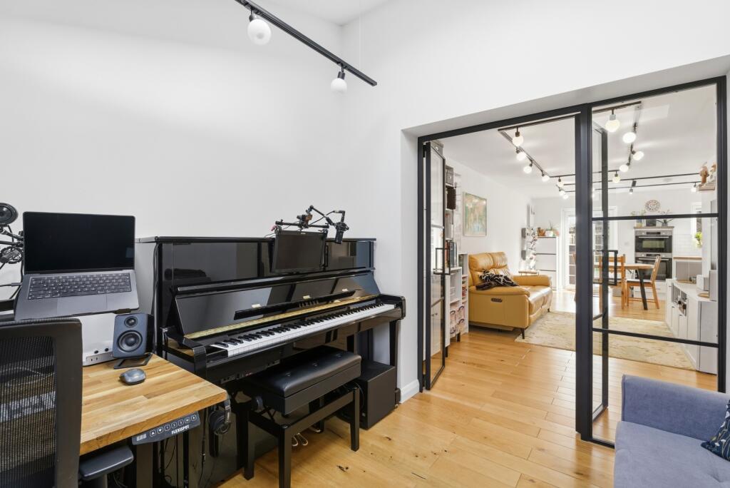 Additional image 10 of Craiglands, St. Albans, Hertfordshire, AL4