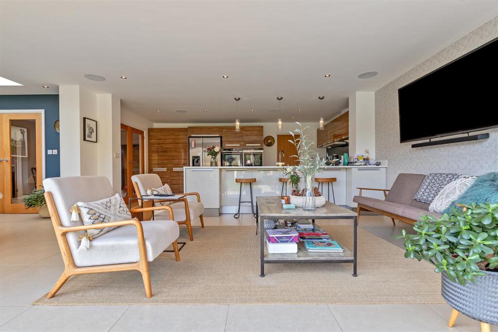 Additional image 10 of Sunderland Avenue, St. Albans