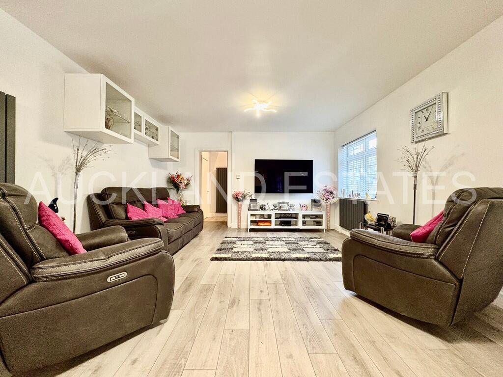 Additional image 34 of Swanland Road, Brookmans Park