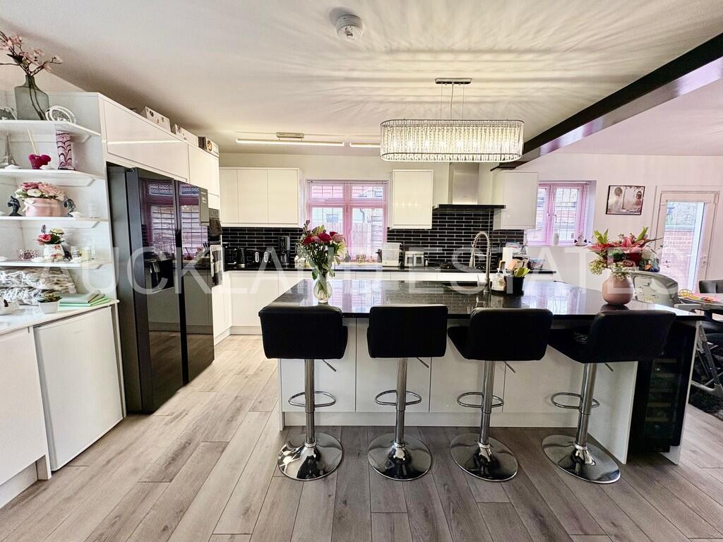 Additional image 40 of Swanland Road, Brookmans Park