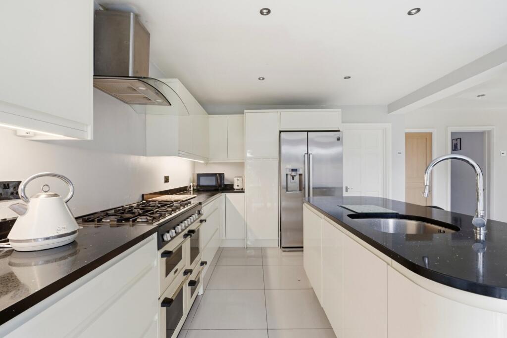 Additional image 6 of Spooners Drive, Park Street, St. Albans, Hertfordshire, AL2