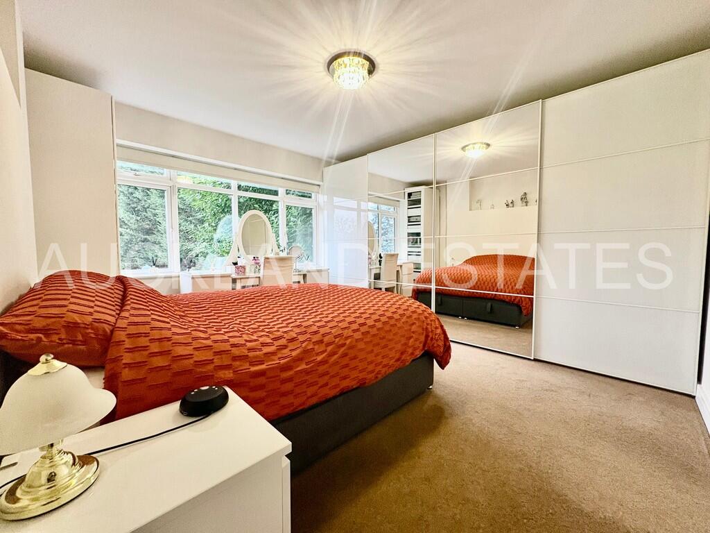 Additional image 23 of Swanland Road, Brookmans Park