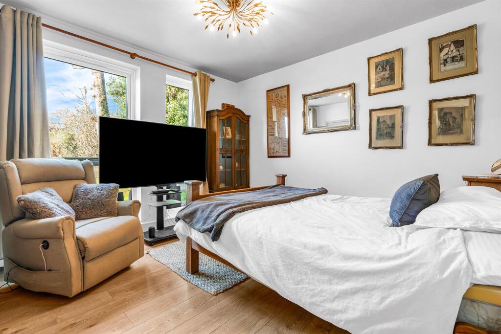 Additional image 12 of Canonsfield Road, Welwyn