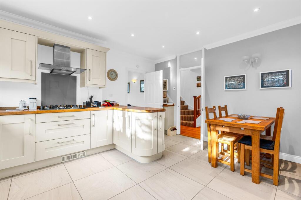 Additional image 5 of Canonsfield Road, Welwyn