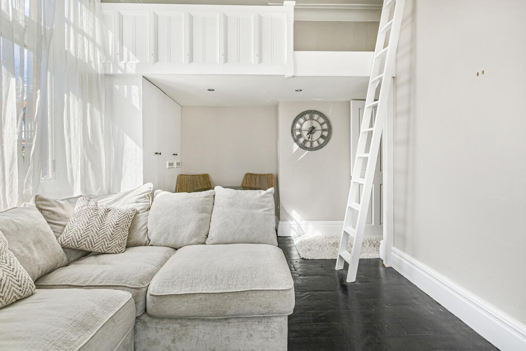 Additional image 5 of Akrill House, Hollybush Lane, Harpenden, Hertfordshire