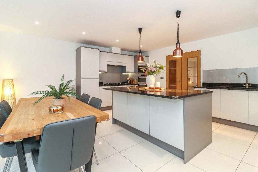 Additional image 19 of Oak Tree Gardens, St. Albans, Hertfordshire, AL1