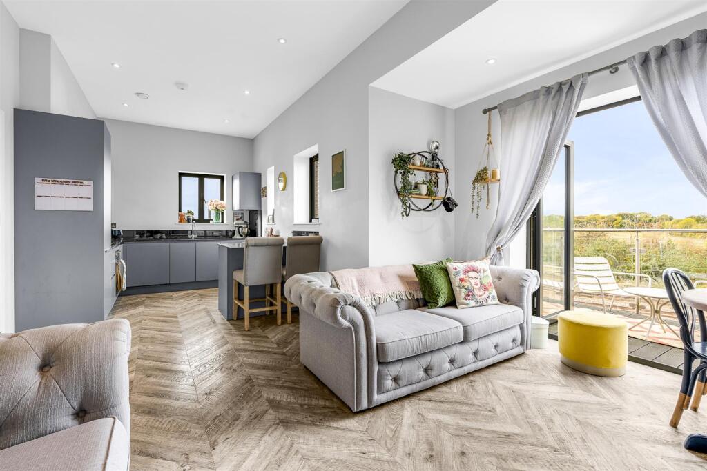 Additional image 2 of Green Close, Brookmans Park, Hatfield