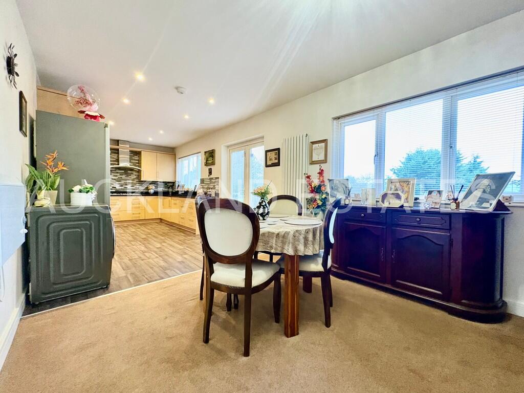 Additional image 31 of Swanland Road, Brookmans Park