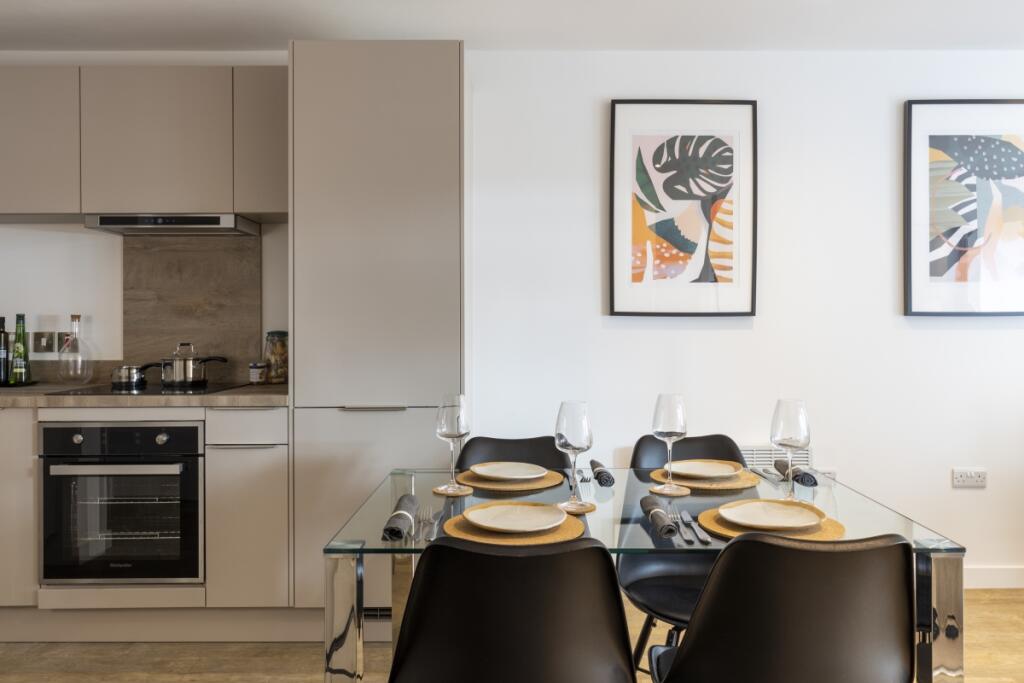 Allegro, Exchange Square B4