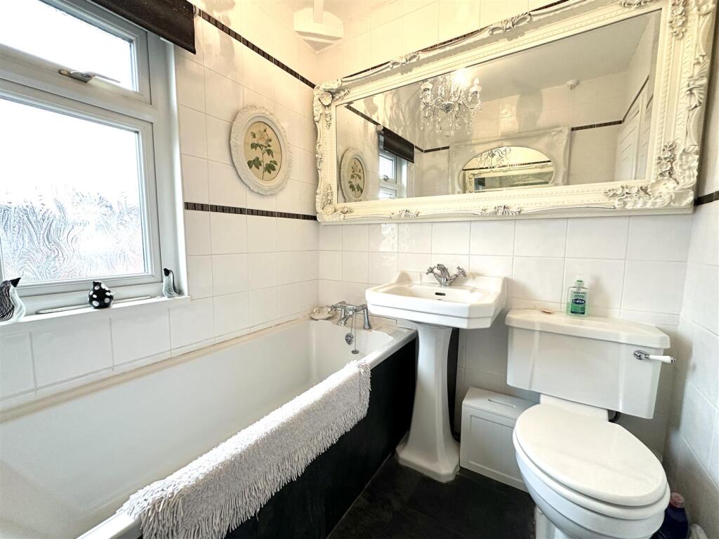 Additional image 22 of Seggs Lane, Alcester