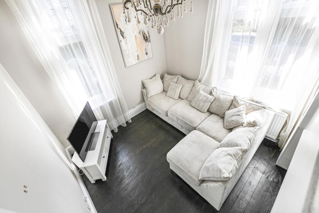 Additional image 27 of Akrill House, Hollybush Lane, Harpenden, Hertfordshire