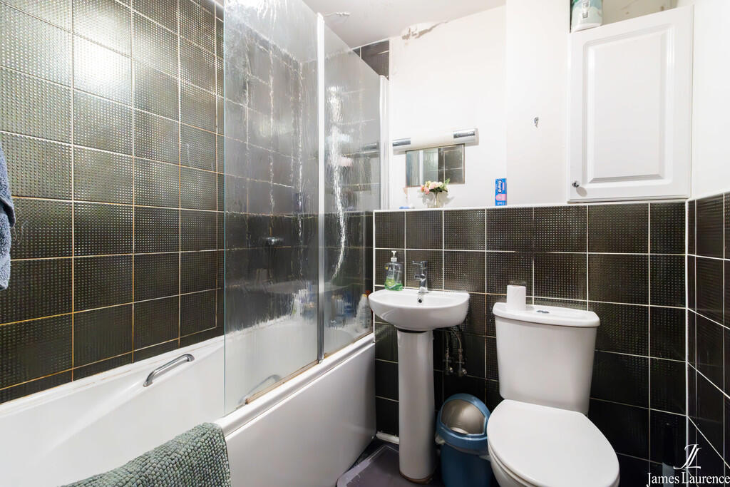 Additional image 10 of The Green Apartments, Broadway Plaza, B16