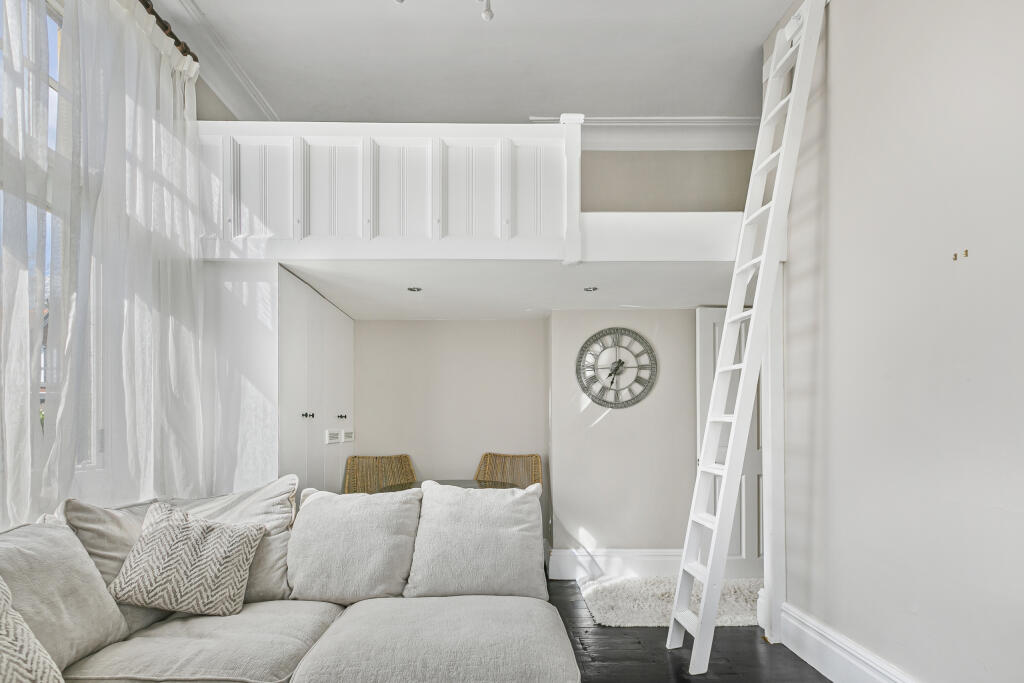 Additional image 6 of Akrill House, Hollybush Lane, Harpenden, Hertfordshire