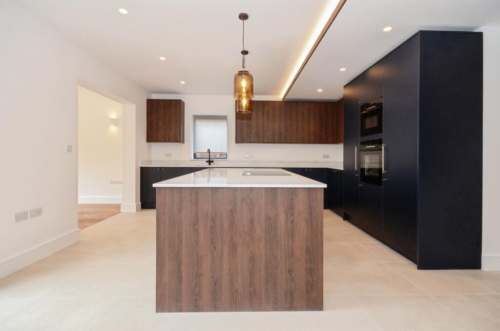 Additional image 18 of Wildwood Avenue, Bricket Wood, St. Albans