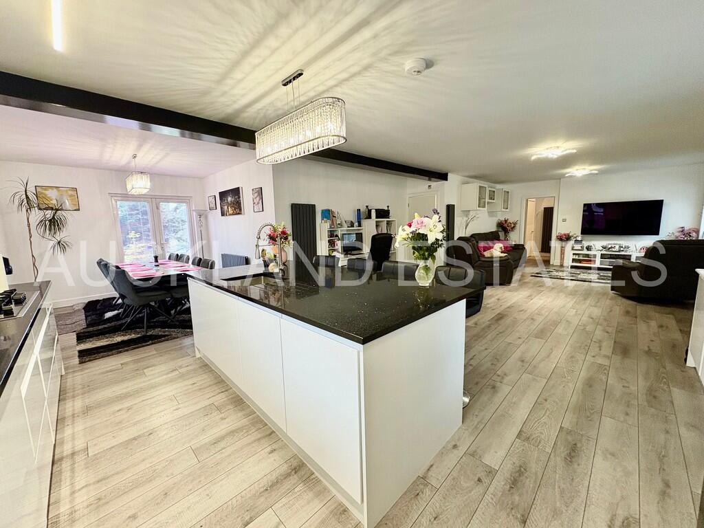 Additional image 35 of Swanland Road, Brookmans Park