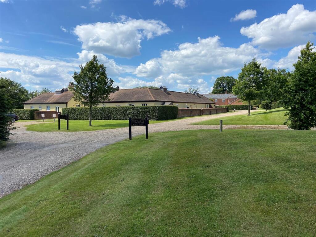 Additional image 4 of Lower Woodside Farm, Westfield, Brookmans Park