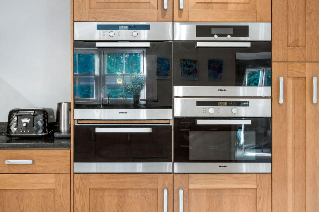 Additional image 9 of Pottersheath Road, Welwyn, AL6 9SY