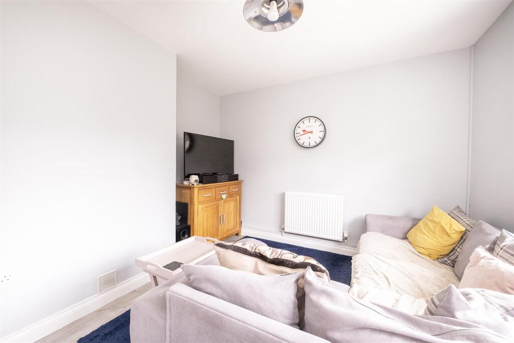 Additional image 3 of Pickford Hill, Harpenden