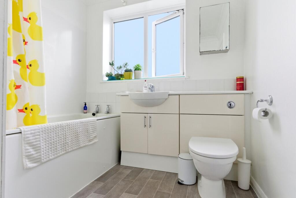 Additional image 18 of Evans Grove, St. Albans, Hertfordshire, AL4