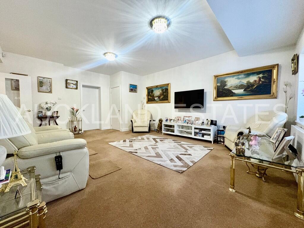 Additional image 32 of Swanland Road, Brookmans Park