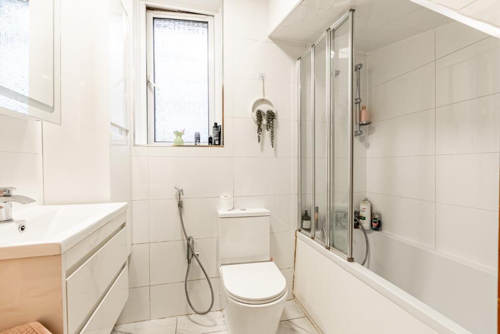 Additional image 8 of Dellfield, St. Albans, Hertfordshire, AL1