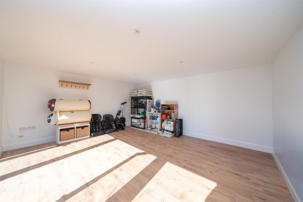 Additional image 37 of Ragged Hall Lane, St. Albans