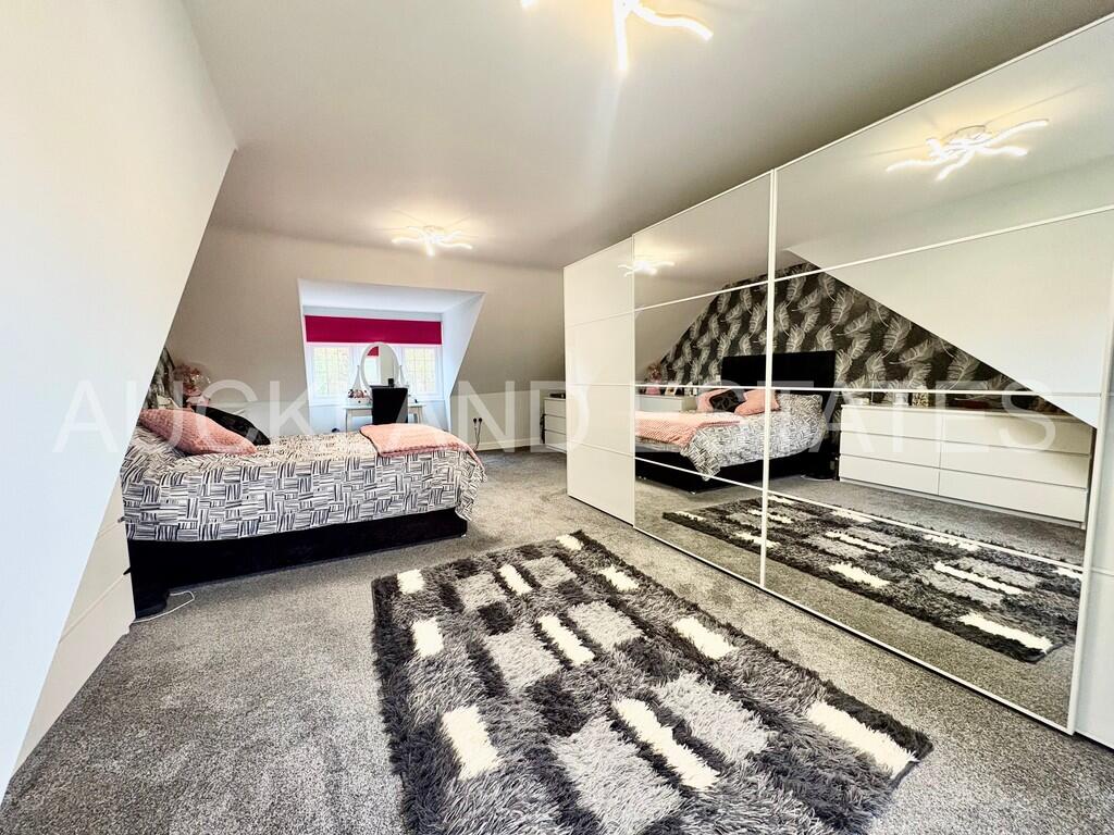 Additional image 10 of Swanland Road, Brookmans Park