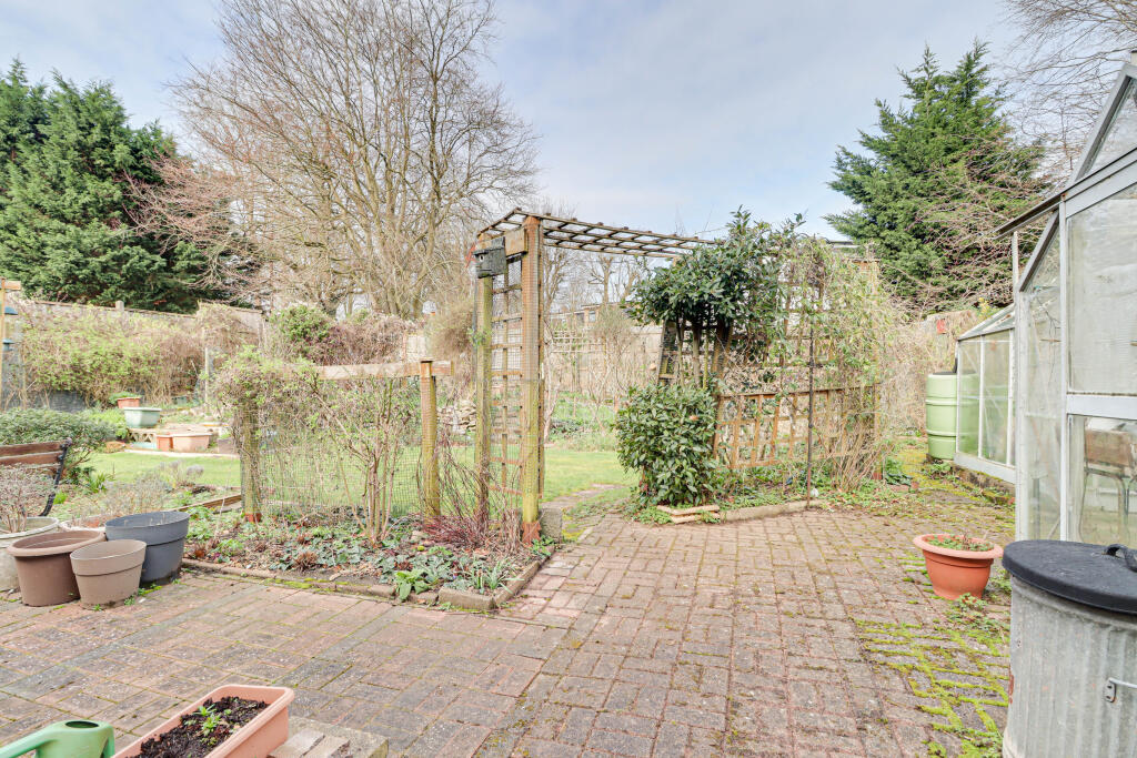 Additional image 17 of Ridgewood Drive, Harpenden, Hertfordshire, AL5