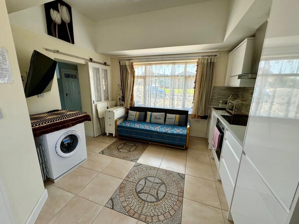 Additional image 8 of Clover Road