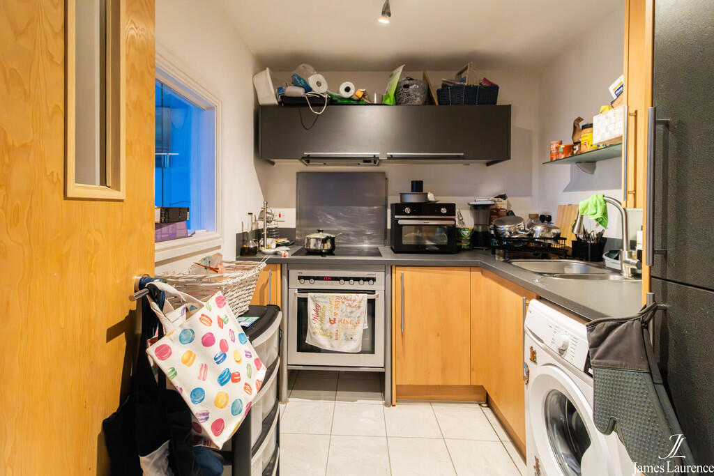 Additional image 3 of The Green Apartments, Broadway Plaza, B16