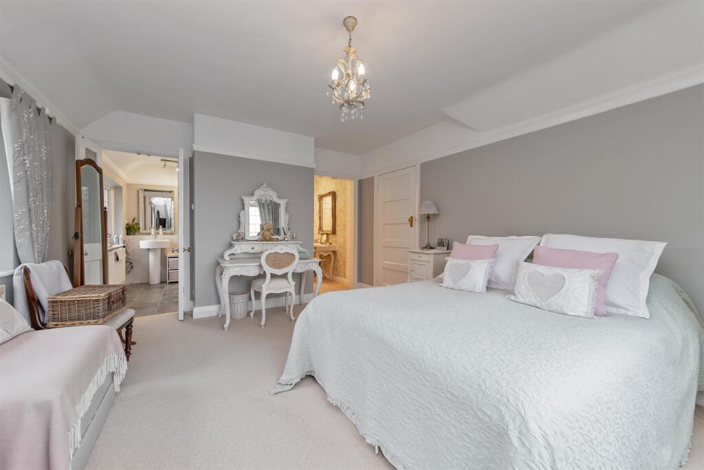 Additional image 19 of Kentish Lane, Brookmans Park