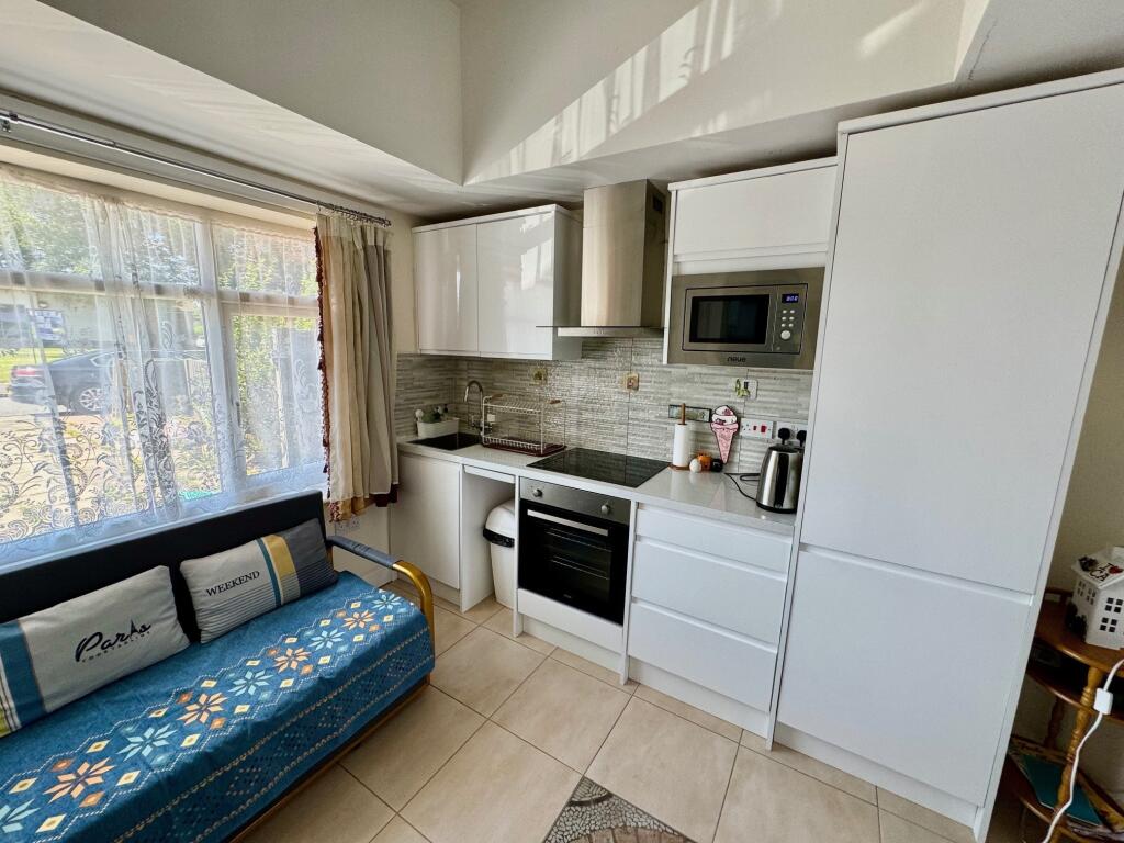 Additional image 9 of Clover Road