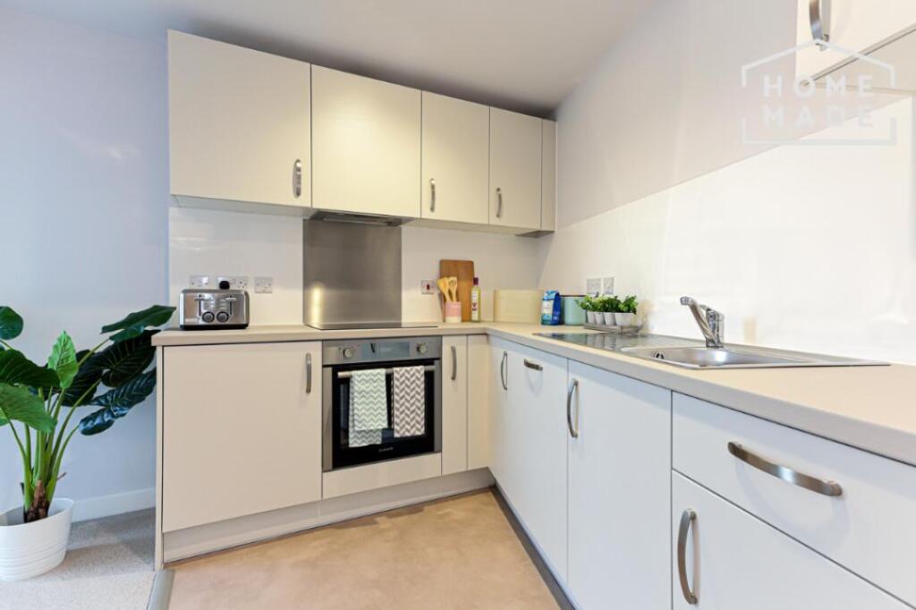 Aston Place, B1 photo 5
