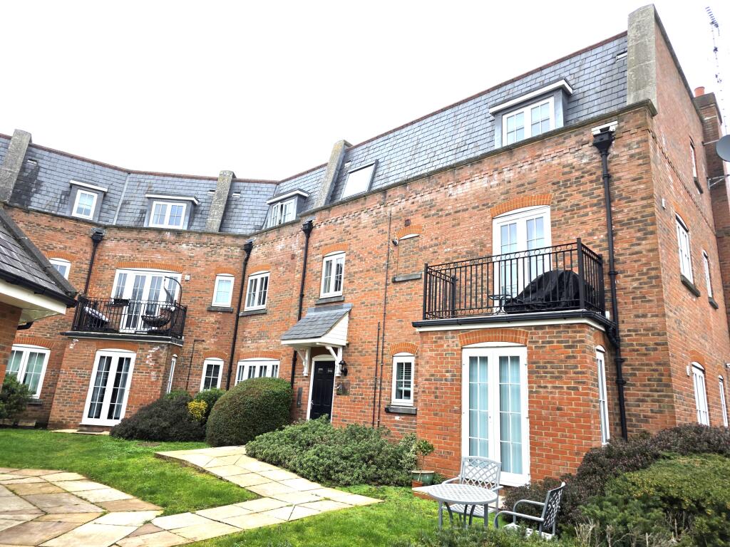 Great North Road, HATFIELD