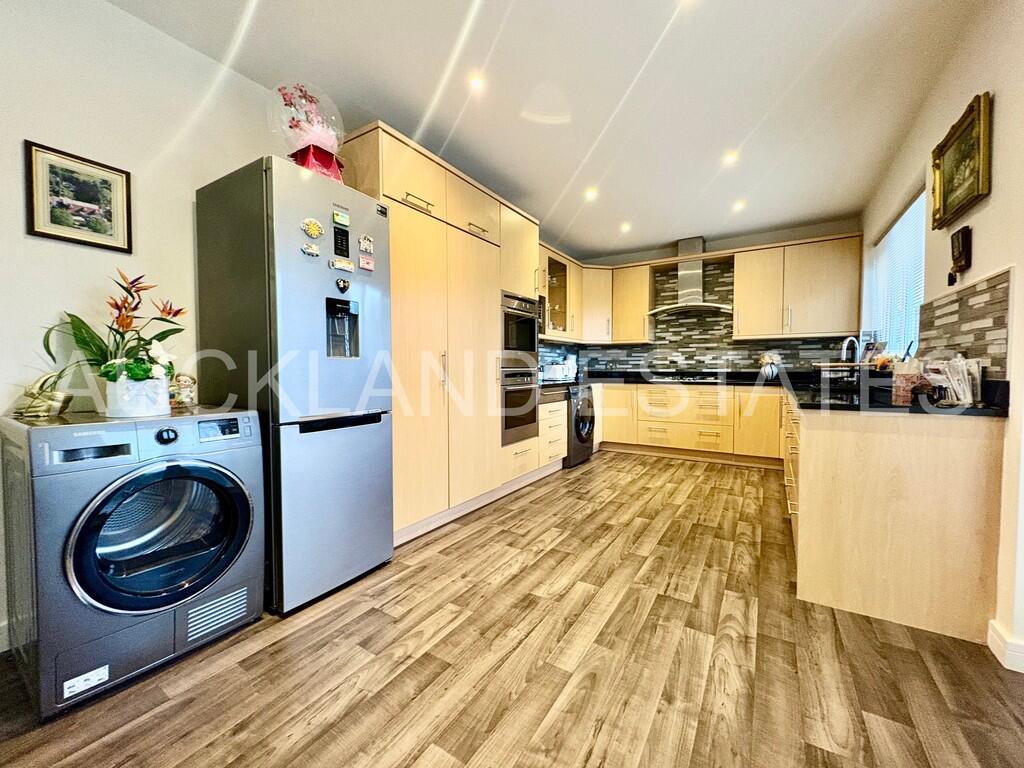 Additional image 20 of Swanland Road, Brookmans Park