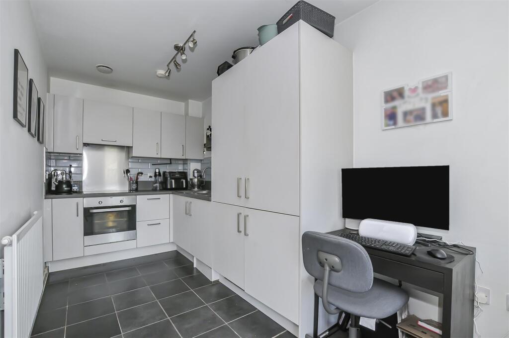 Additional image 6 of Flat 7 Waddington House, Barnes Wallis Way, Bricket Wood, St. Albans