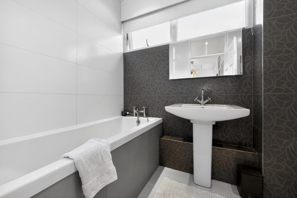 Additional image 16 of Windmill Avenue, St. Albans, AL4