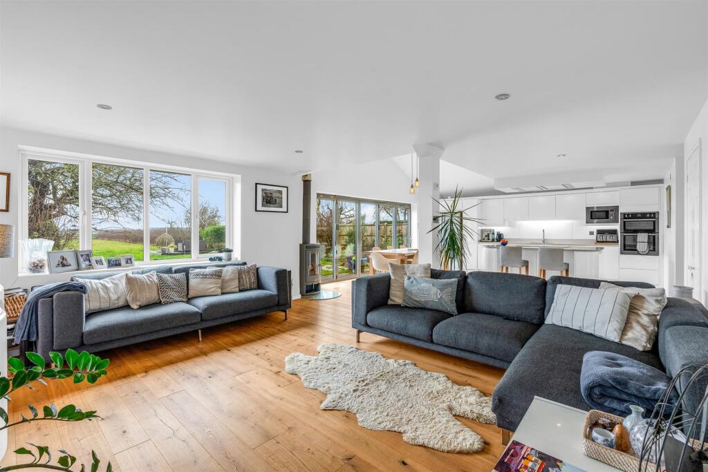 Additional image 7 of Godfries Close, Tewin, Welwyn