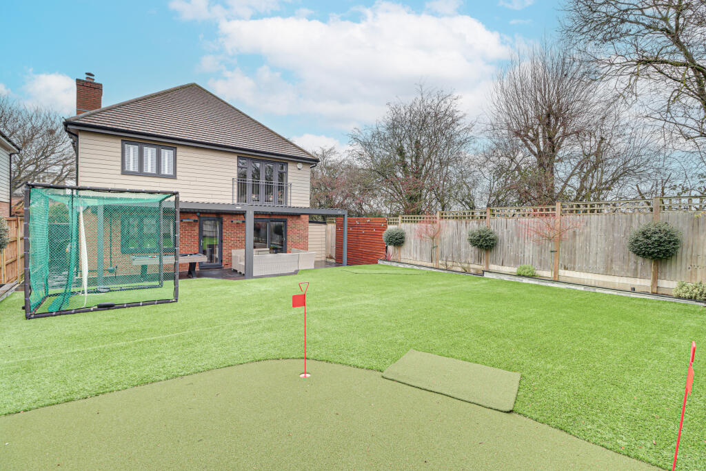 Additional image 25 of Tuffnells Way, Harpenden, Hertfordshire, AL5