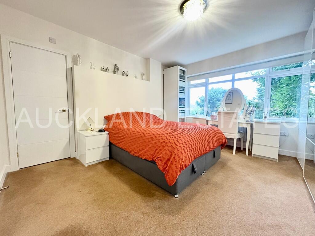 Additional image 22 of Swanland Road, Brookmans Park